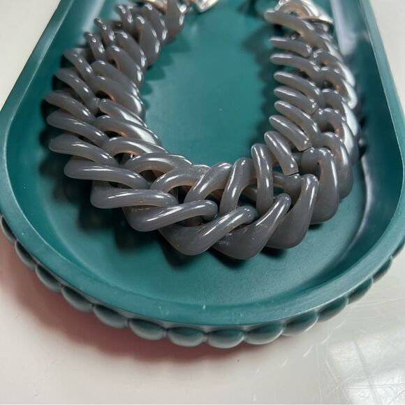 Trendy Oversized Acrylic Resin Chain Link Gray Silver Toned Statement Necklace - Picture 3 of 11